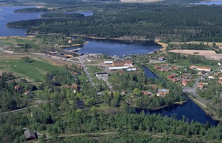 Historiskt flygfoto över Åmmebergs bruksområde och vatten
